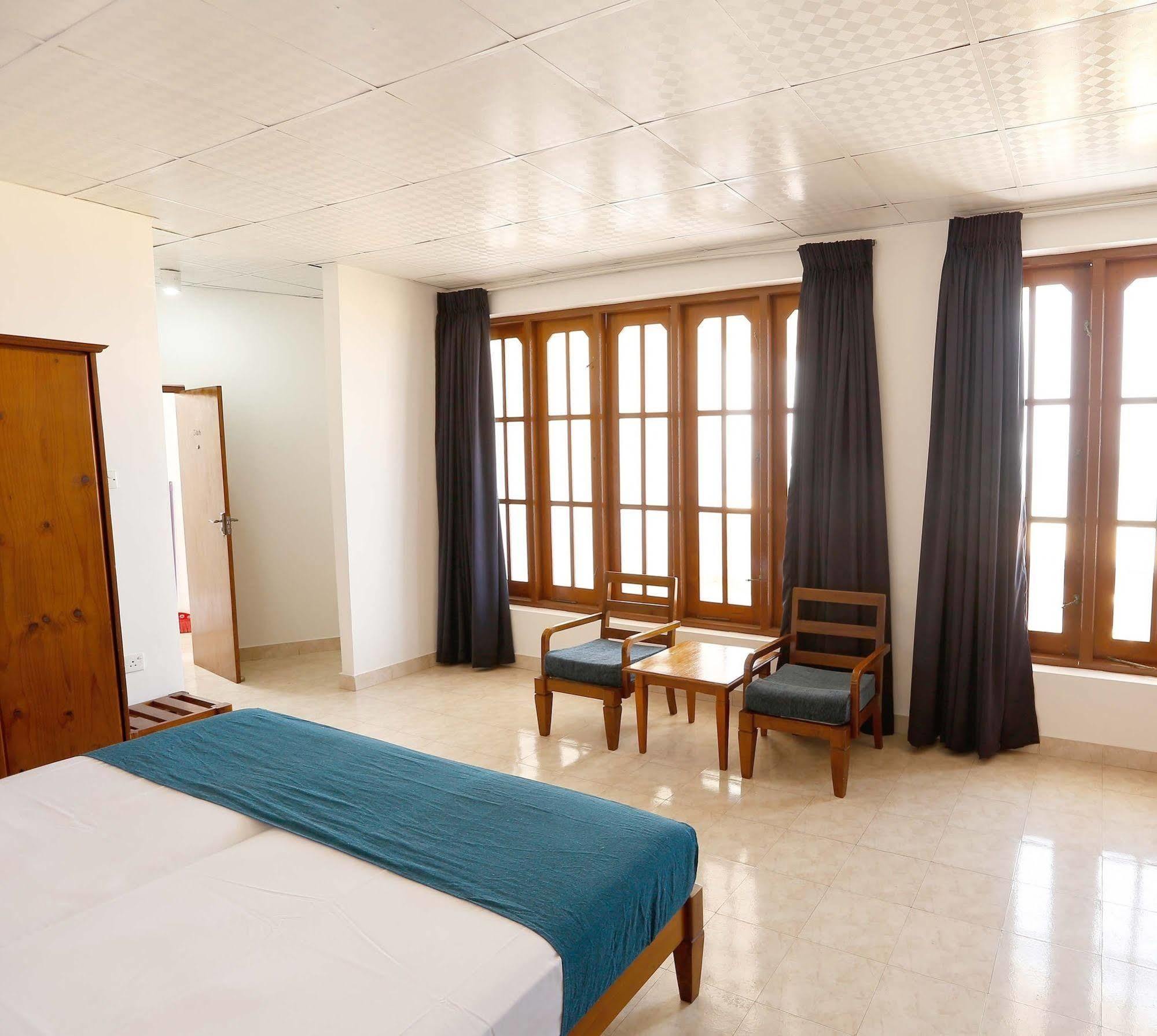 The Reef Beach Hotel Негомбо Экстерьер фото