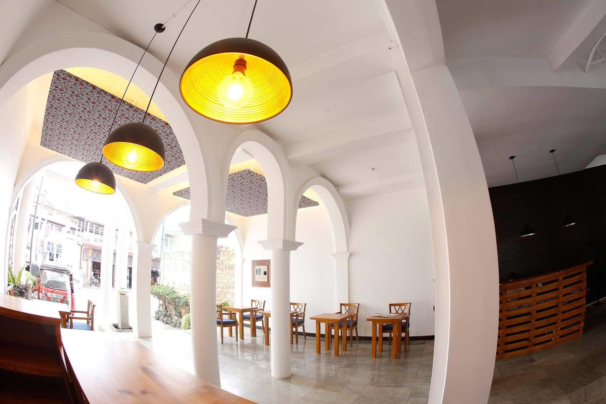 The Reef Beach Hotel Негомбо Экстерьер фото