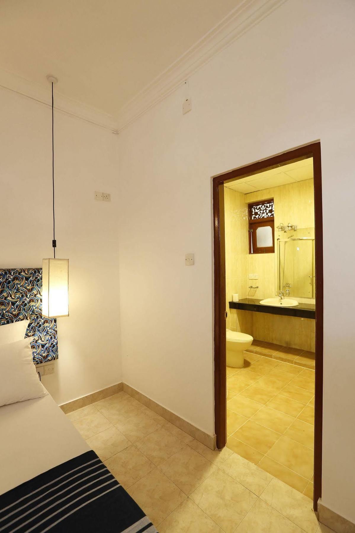 The Reef Beach Hotel Негомбо Экстерьер фото